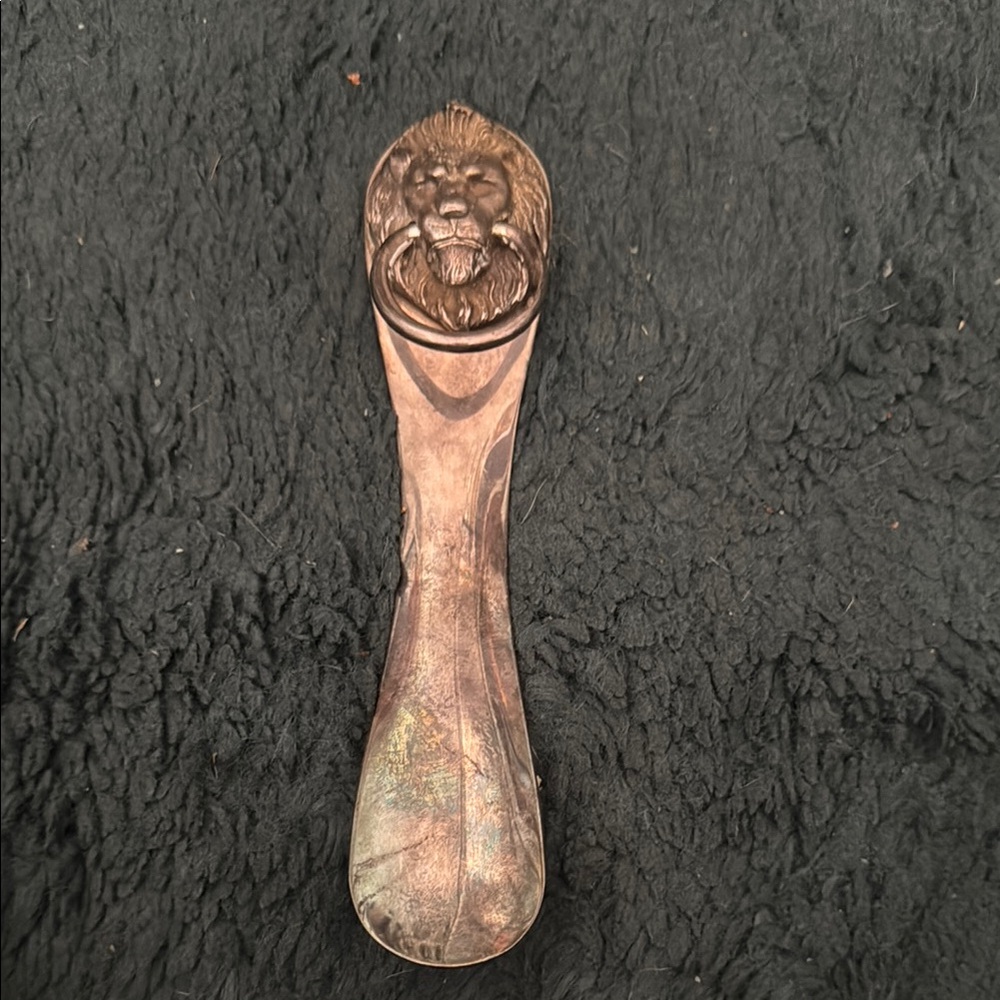 Vintage Lion Head shoe horn